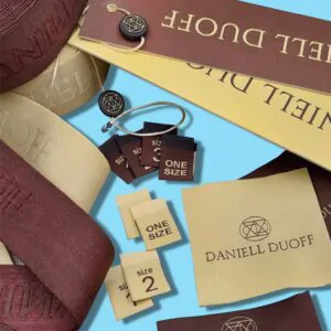 Коричневі та бежеві бірки, етикетки Daniall Duoff.