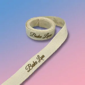 Світла бавовняна етикетка з написом Bake Love